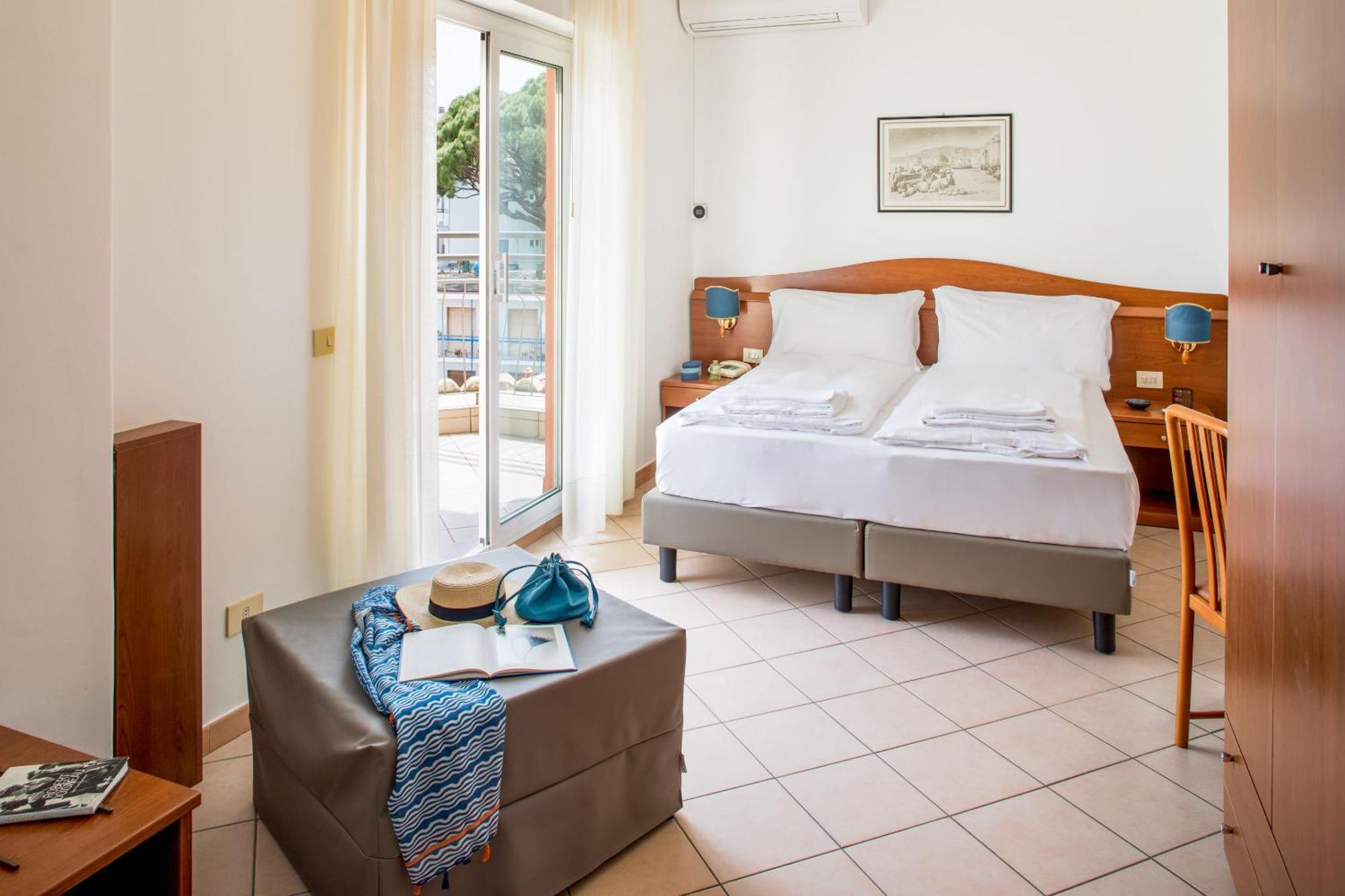 Hotel Tritone Laigueglia Eksteriør billede