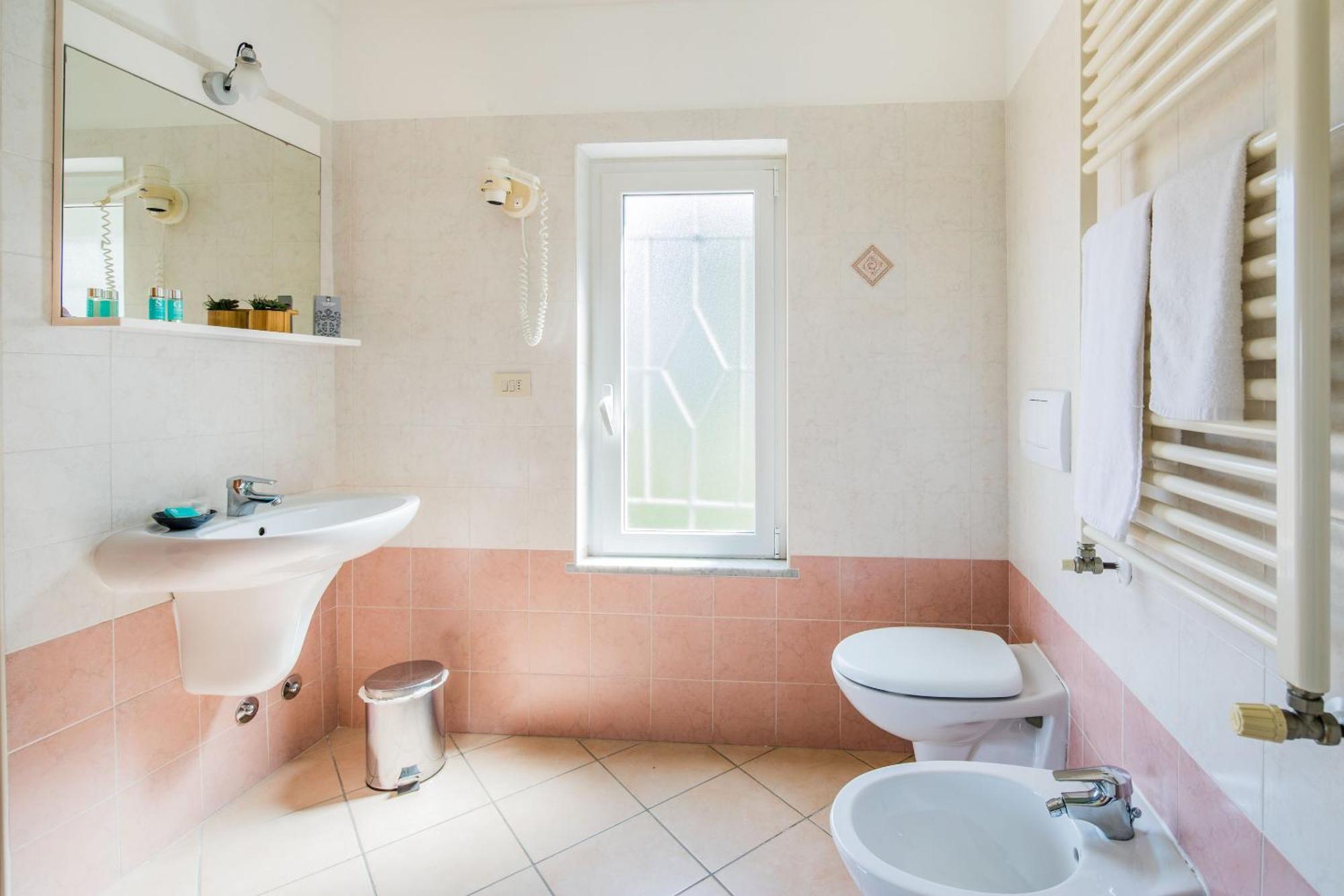Hotel Tritone Laigueglia Eksteriør billede