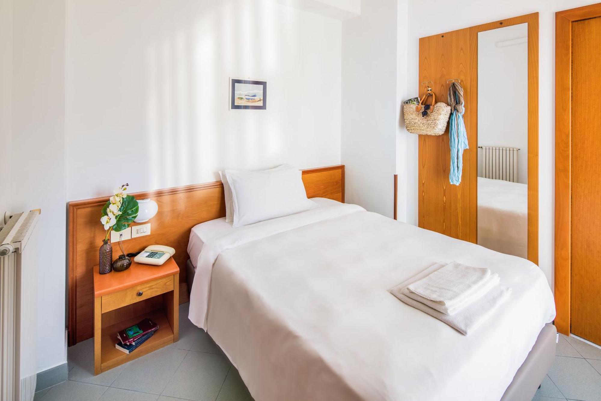 Hotel Tritone Laigueglia Eksteriør billede