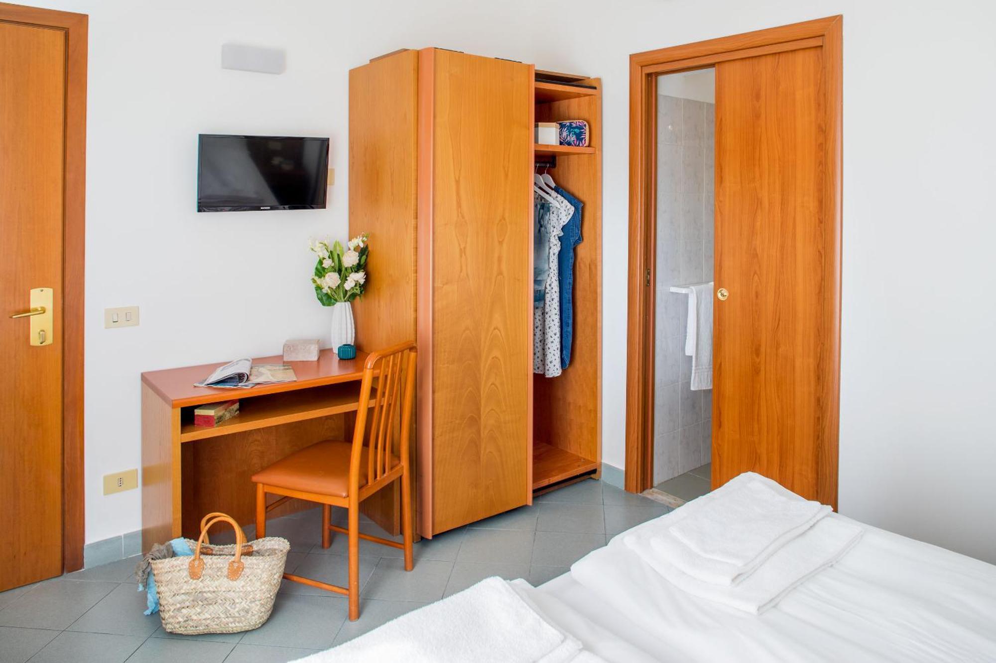 Hotel Tritone Laigueglia Eksteriør billede