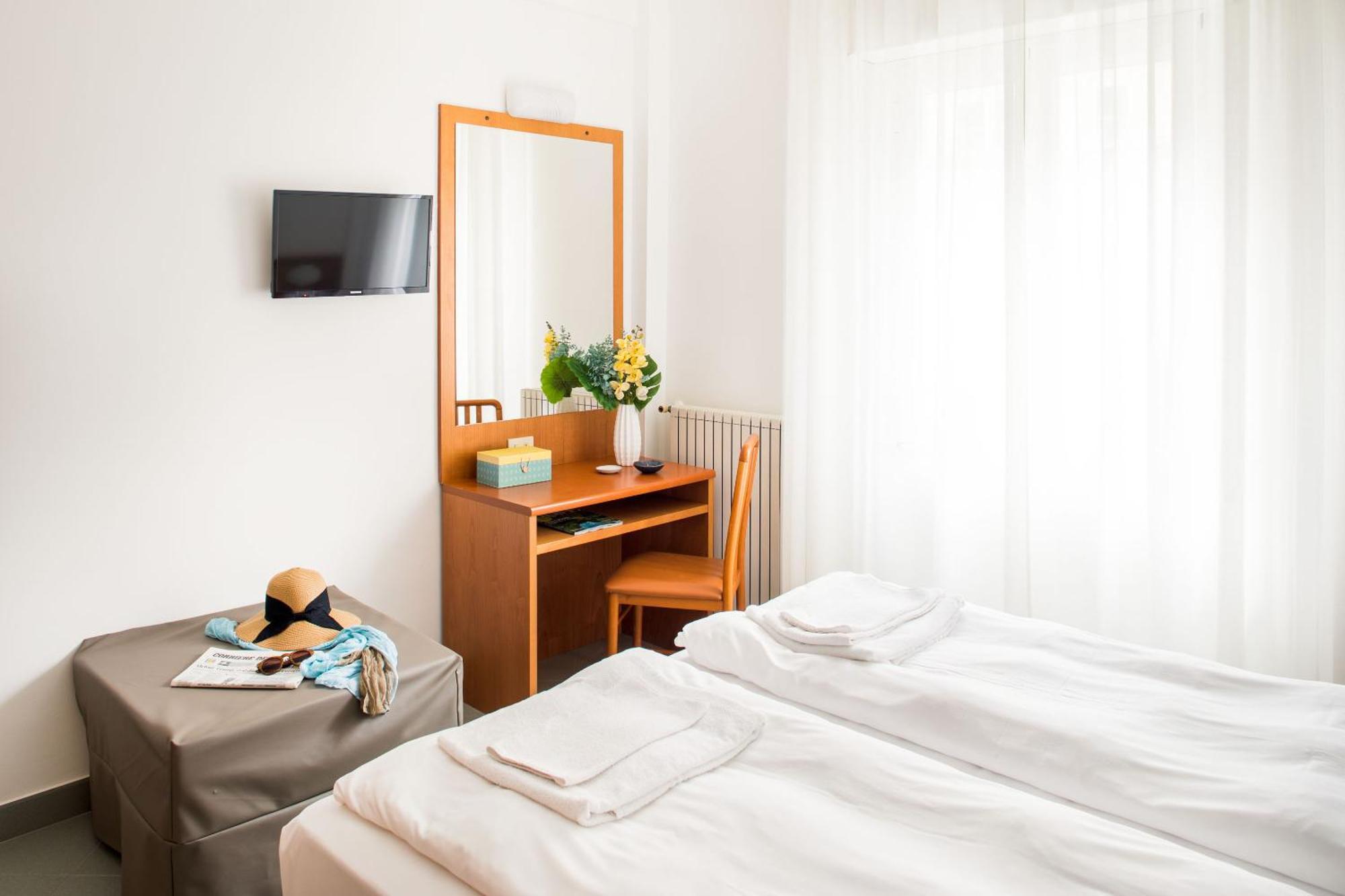 Hotel Tritone Laigueglia Eksteriør billede