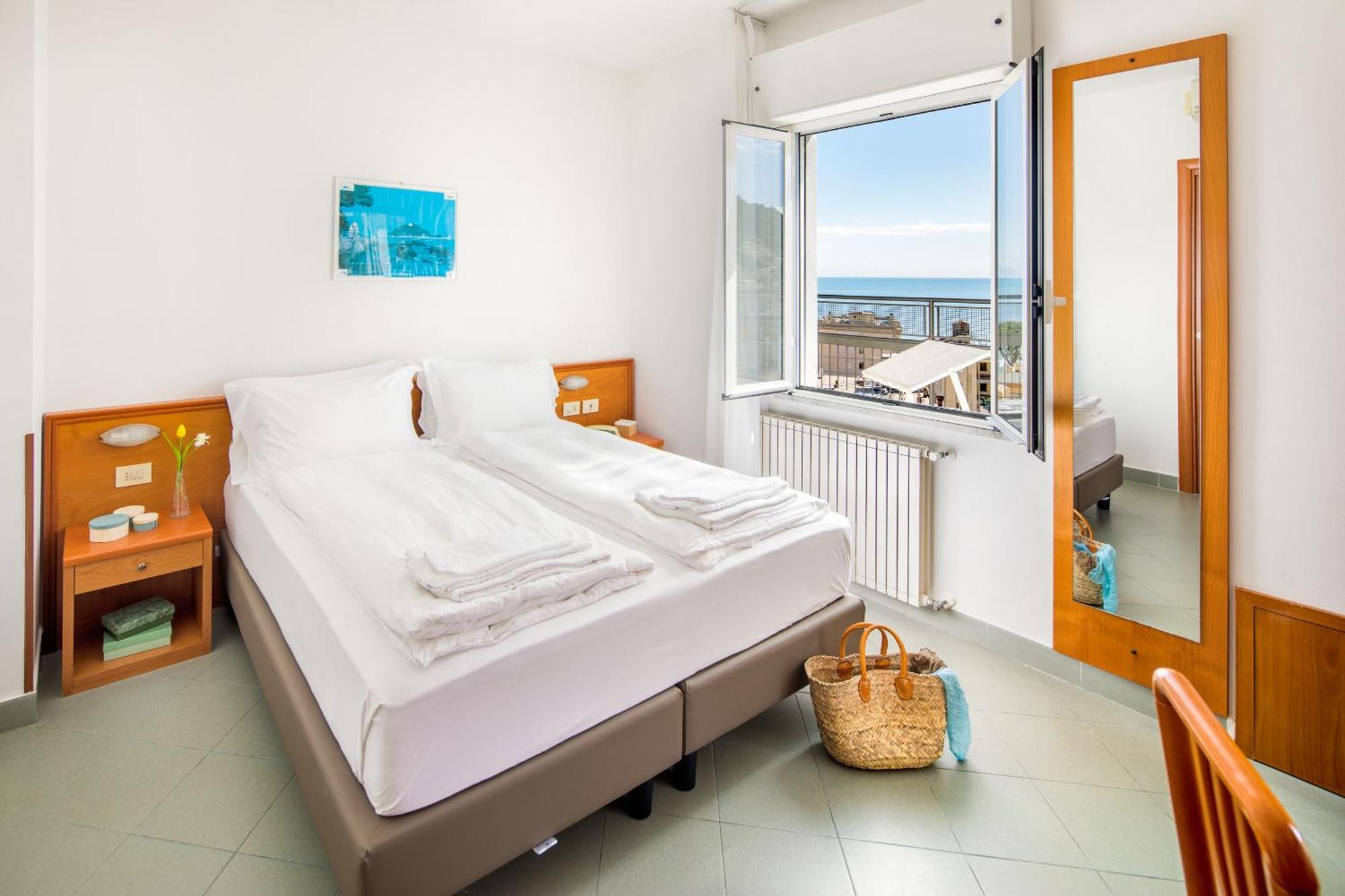 Hotel Tritone Laigueglia Eksteriør billede