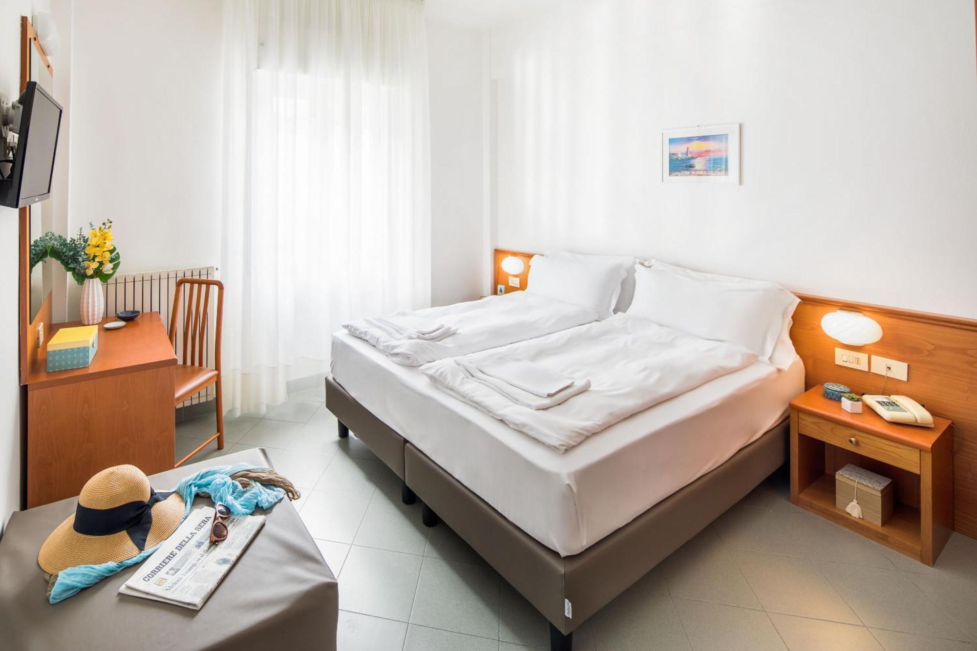 Hotel Tritone Laigueglia Eksteriør billede