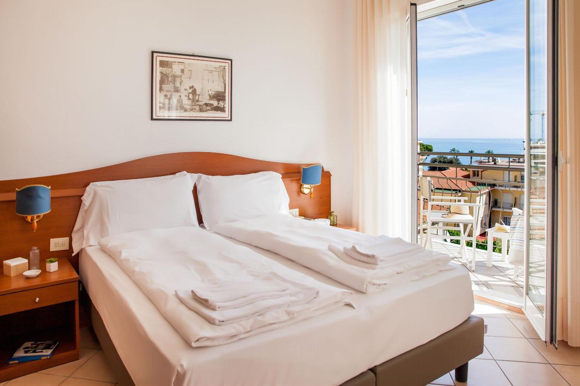 Hotel Tritone Laigueglia Eksteriør billede