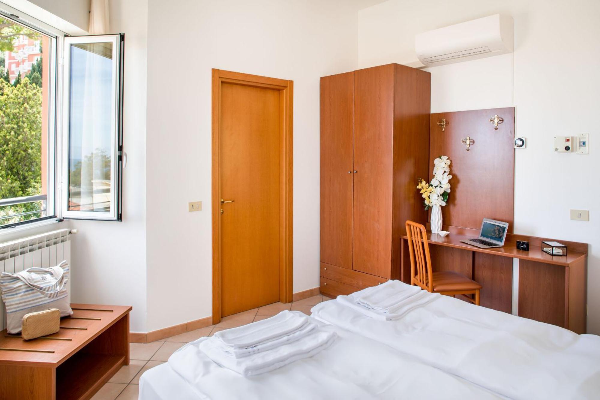 Hotel Tritone Laigueglia Eksteriør billede