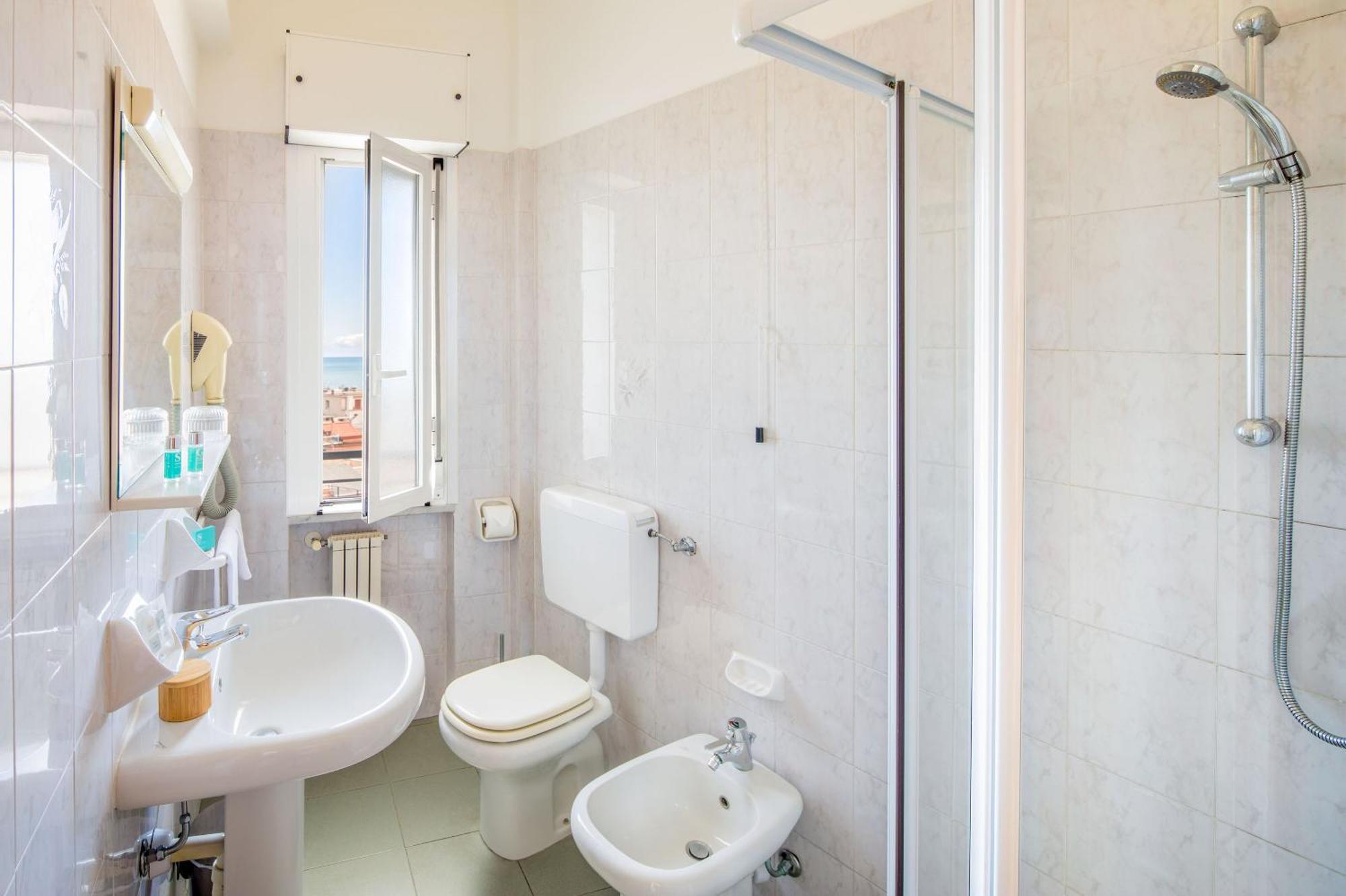 Hotel Tritone Laigueglia Eksteriør billede