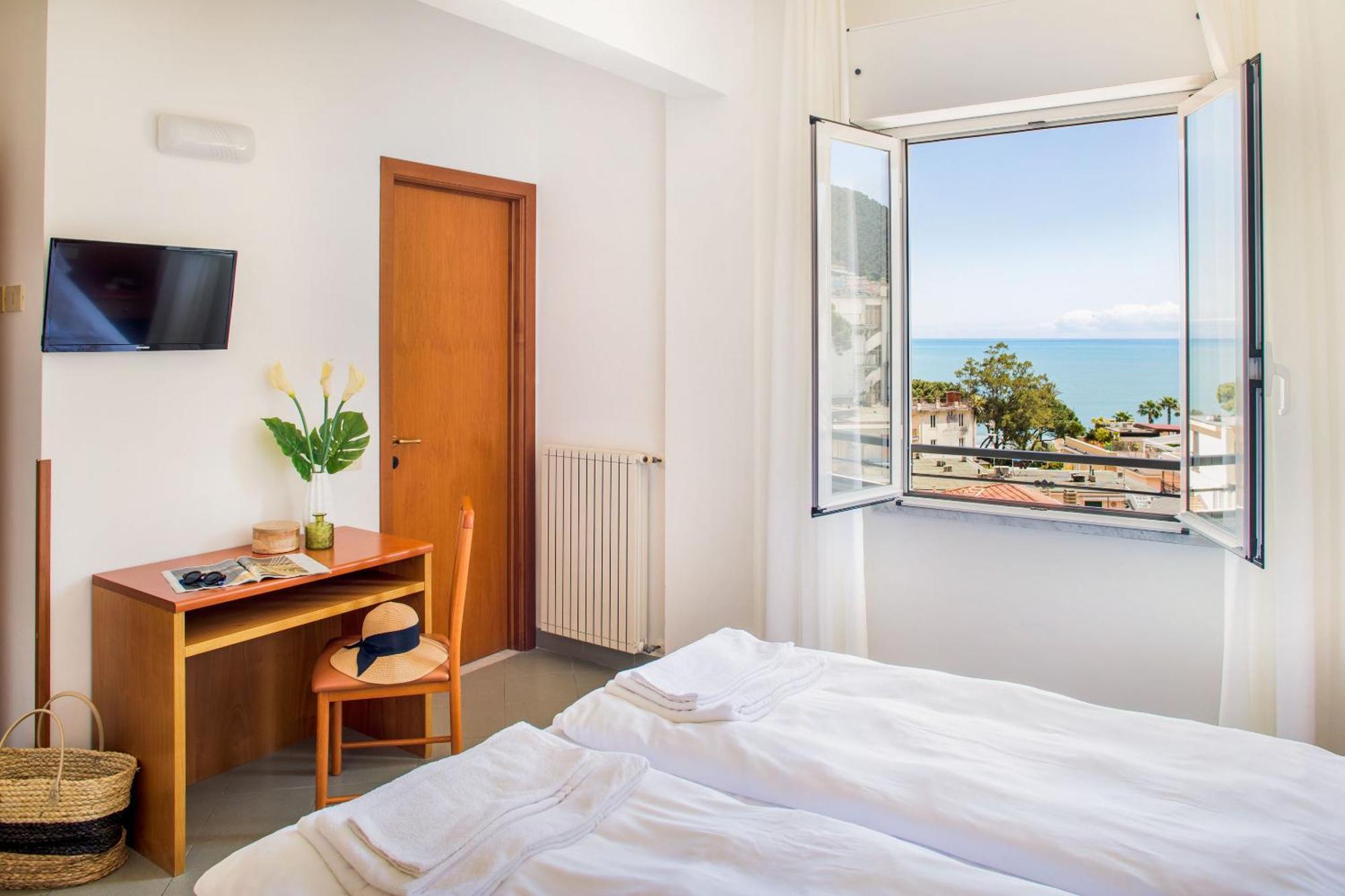 Hotel Tritone Laigueglia Eksteriør billede
