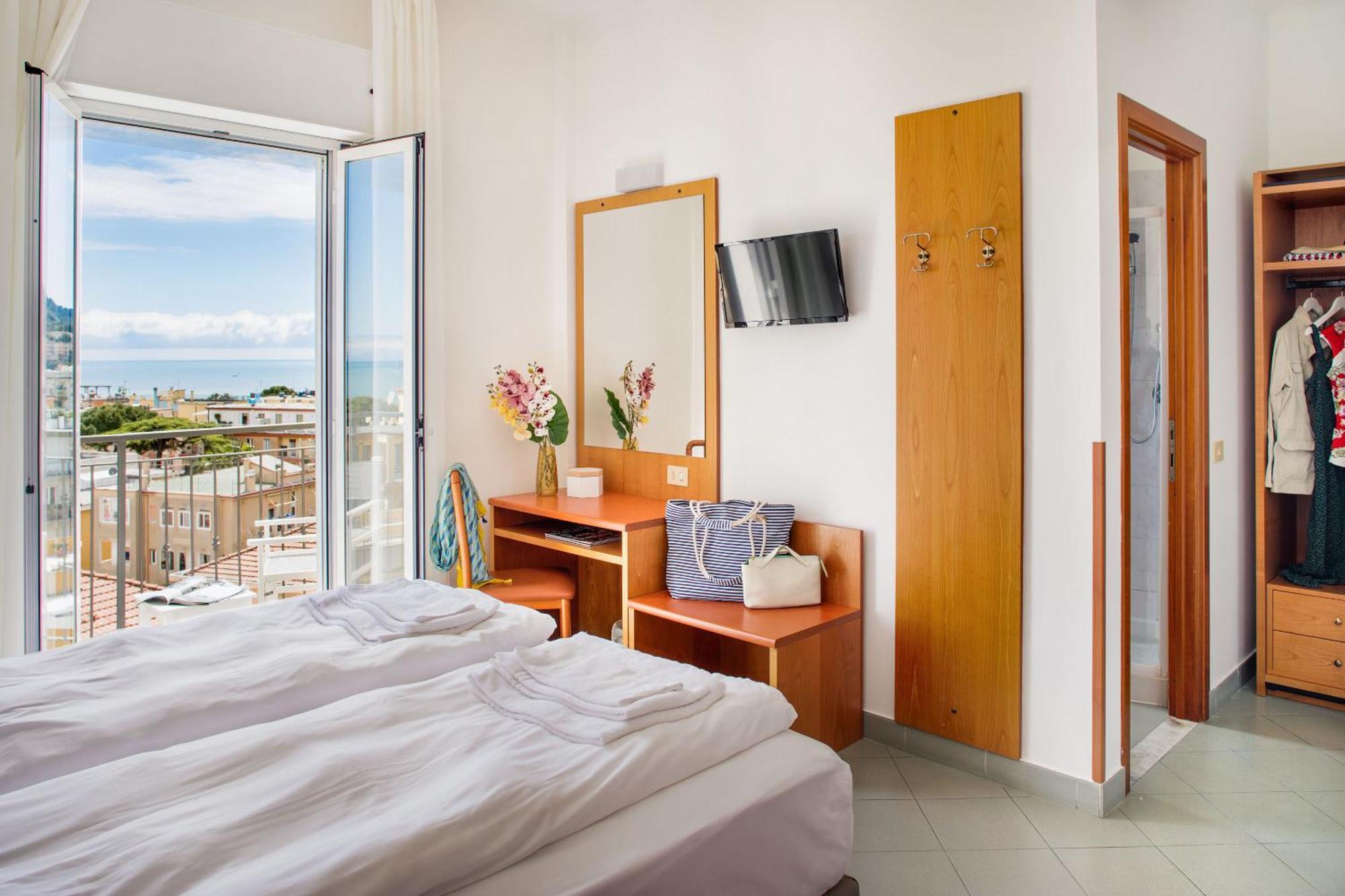 Hotel Tritone Laigueglia Eksteriør billede