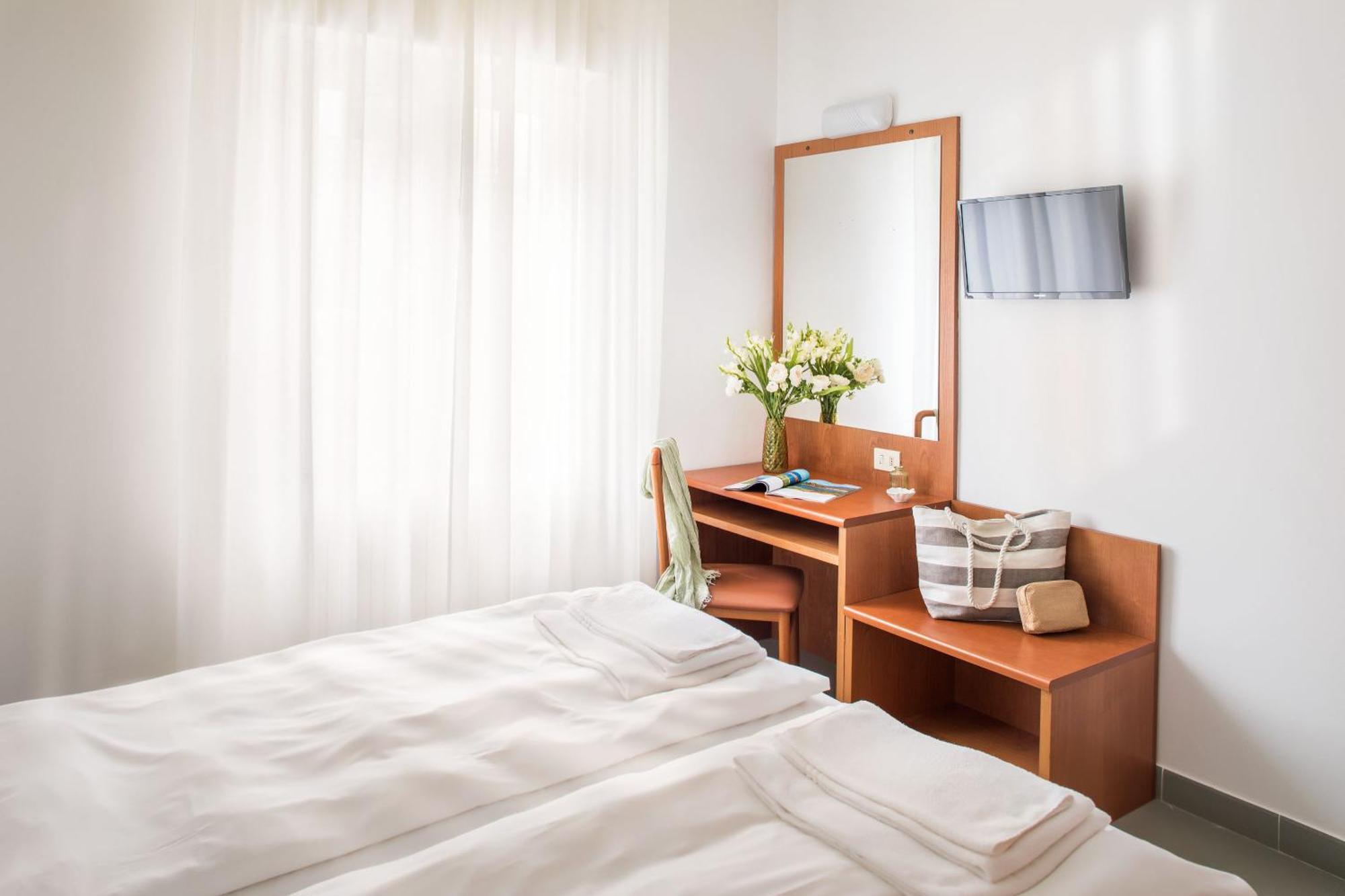Hotel Tritone Laigueglia Eksteriør billede