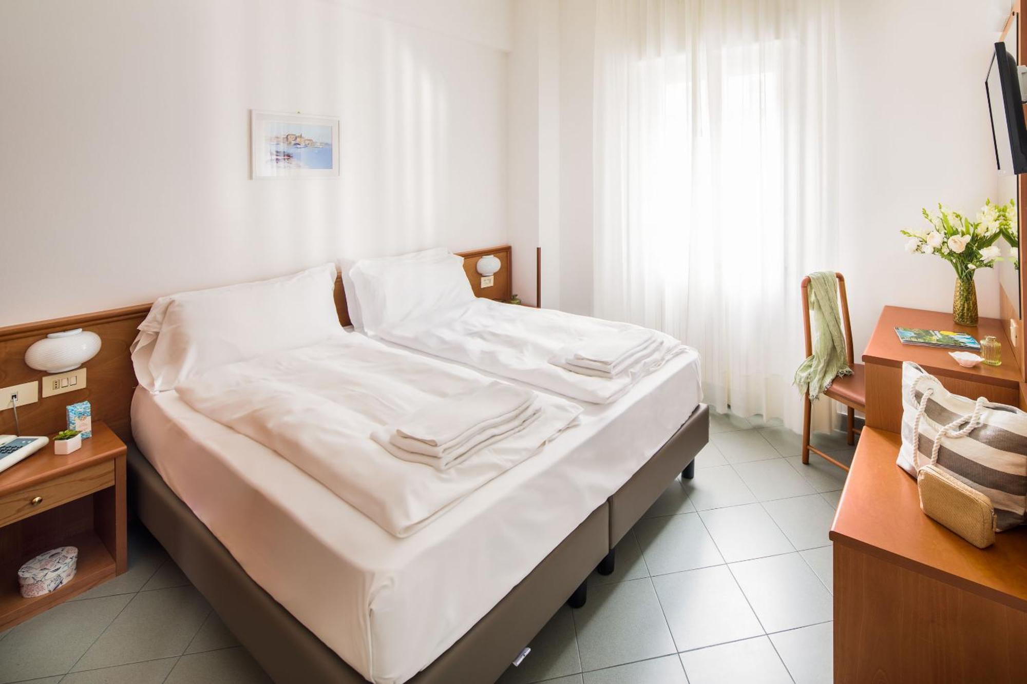 Hotel Tritone Laigueglia Eksteriør billede