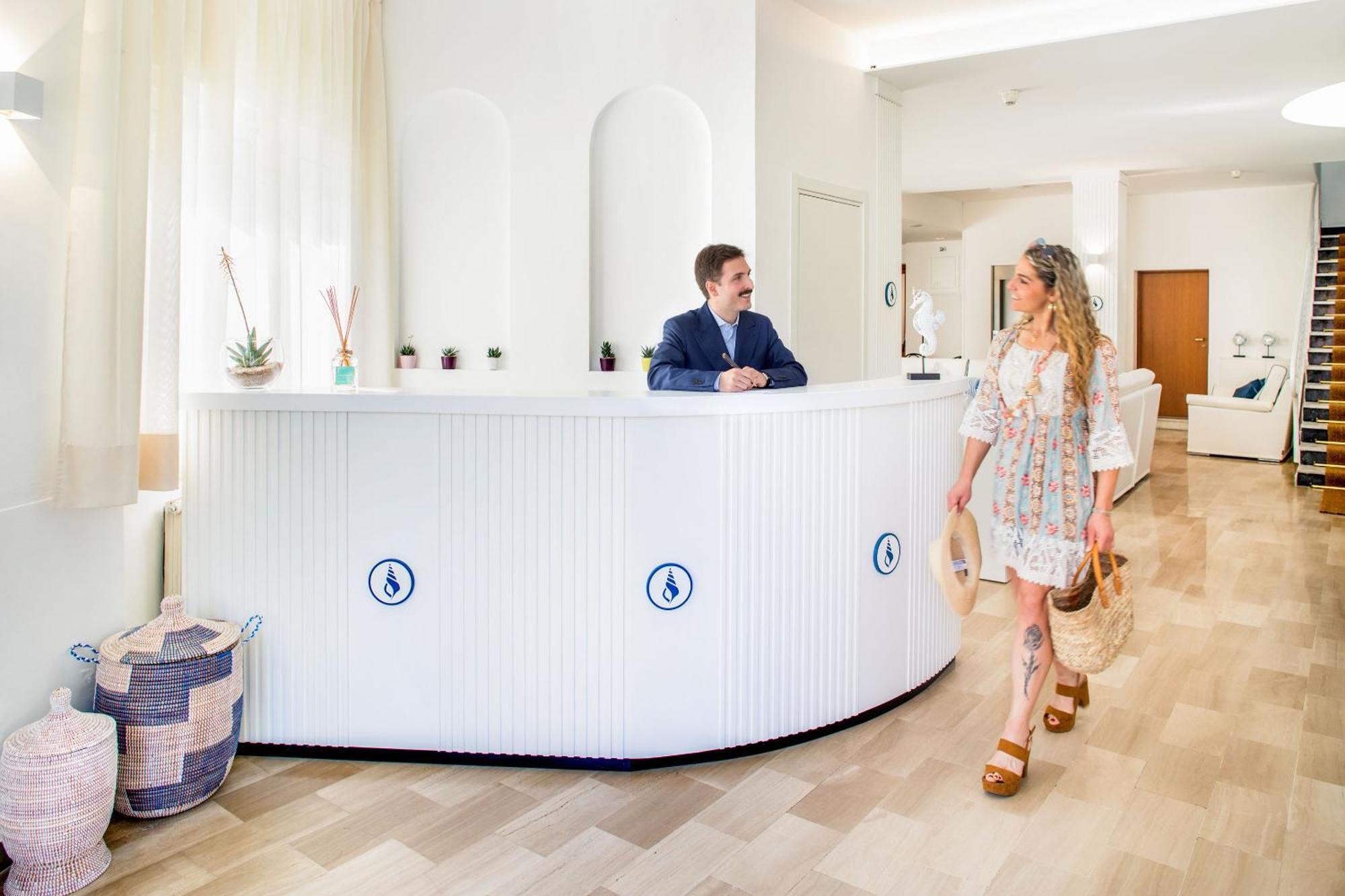 Hotel Tritone Laigueglia Eksteriør billede