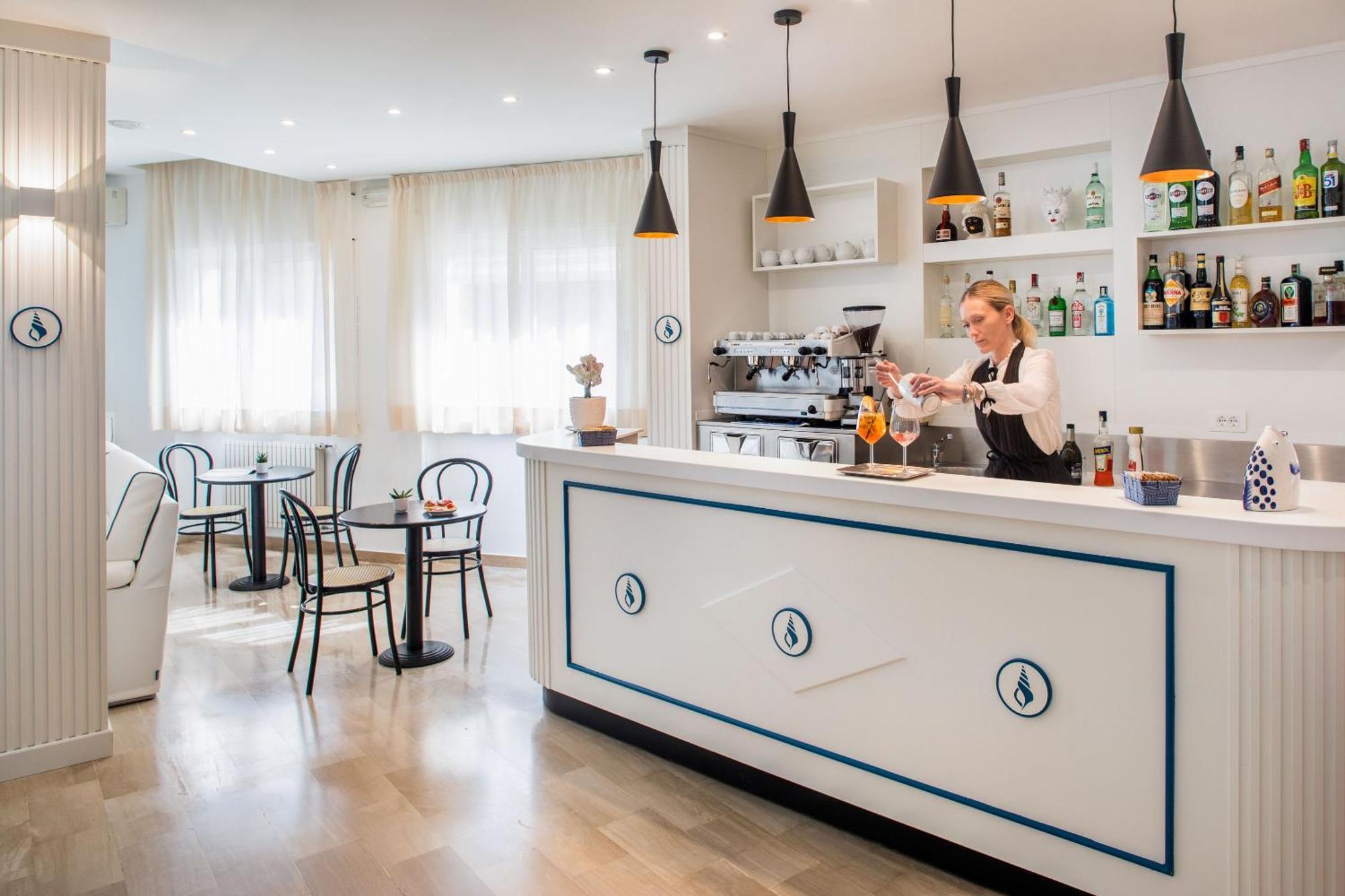 Hotel Tritone Laigueglia Eksteriør billede