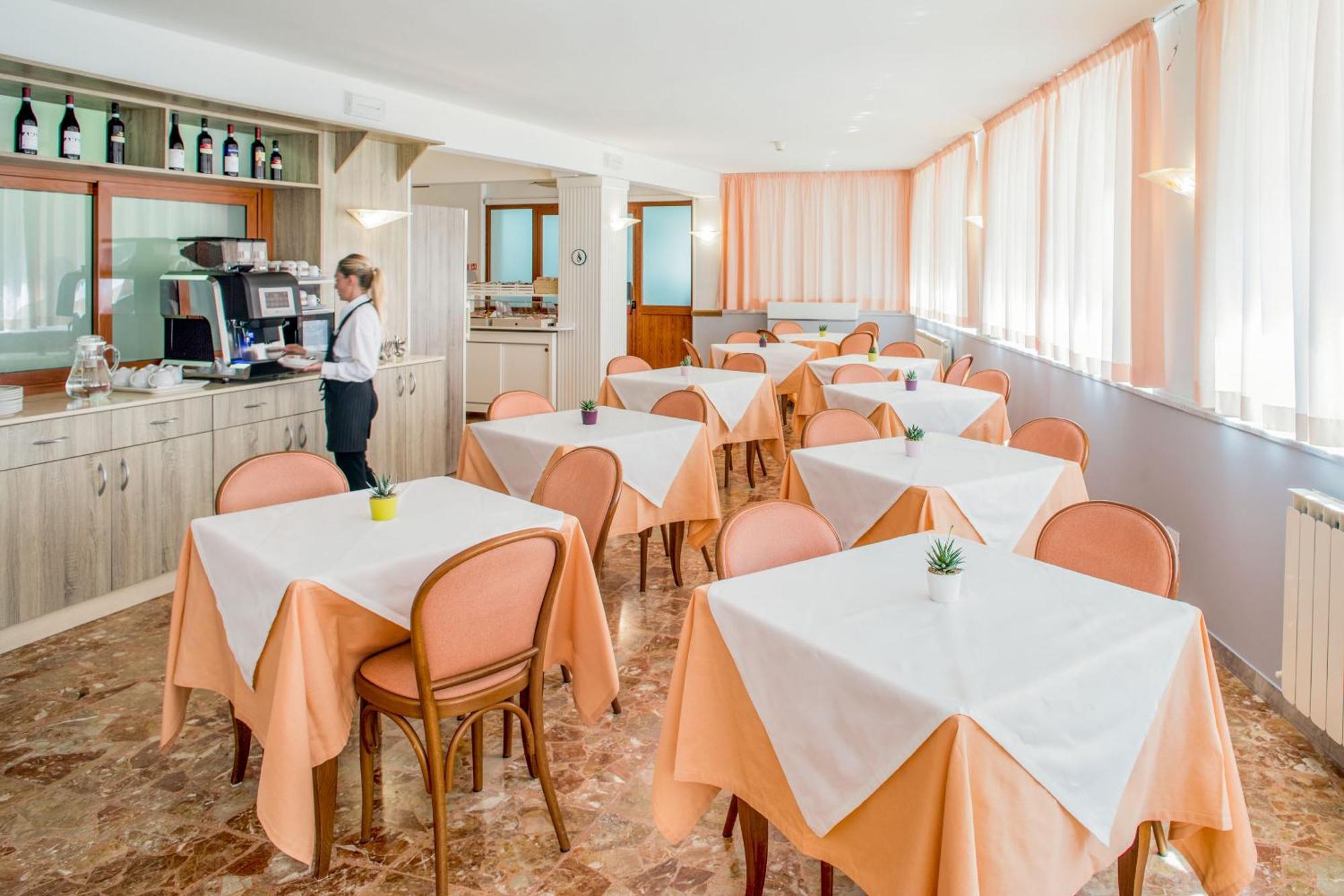 Hotel Tritone Laigueglia Eksteriør billede
