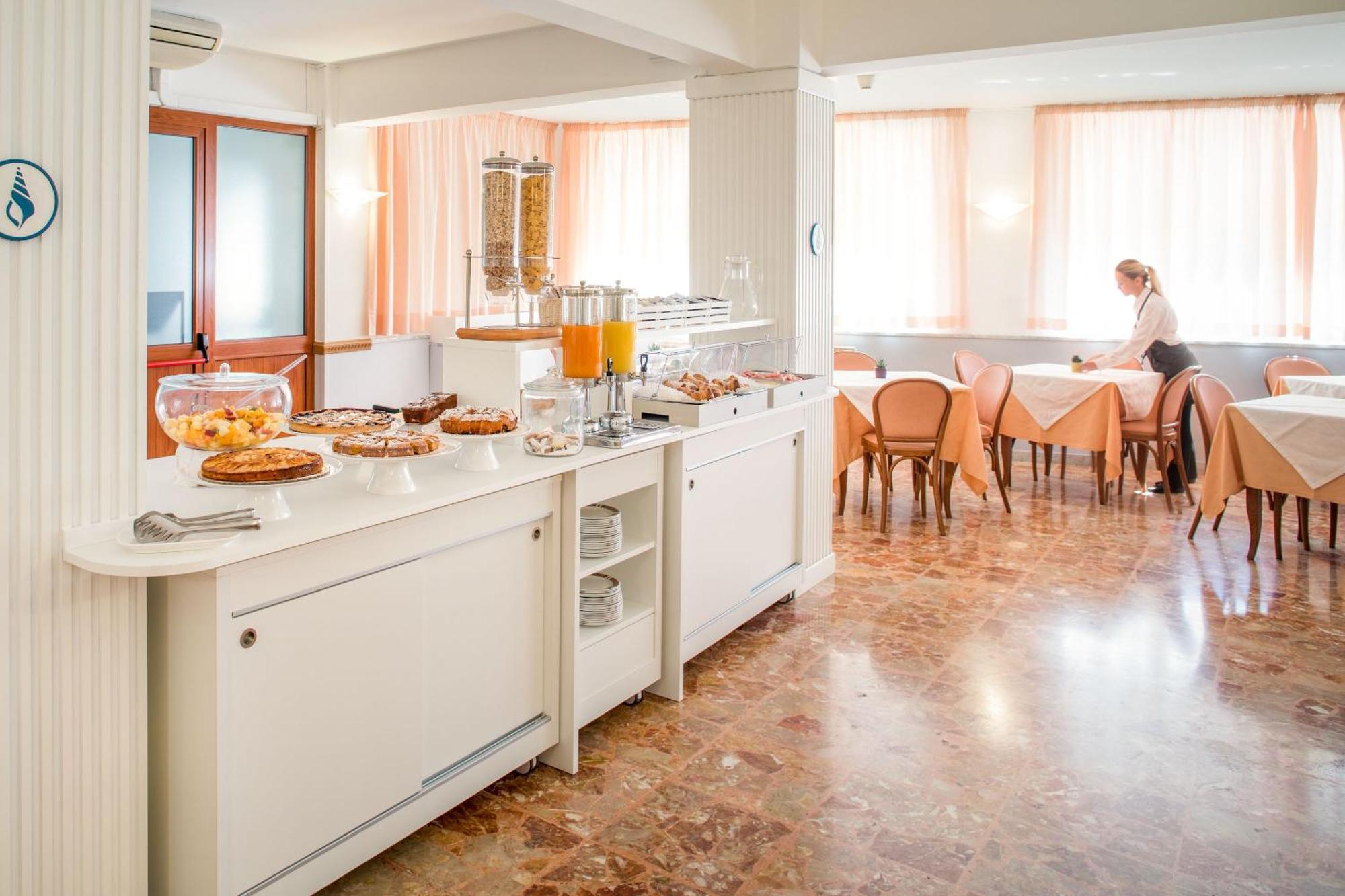 Hotel Tritone Laigueglia Eksteriør billede