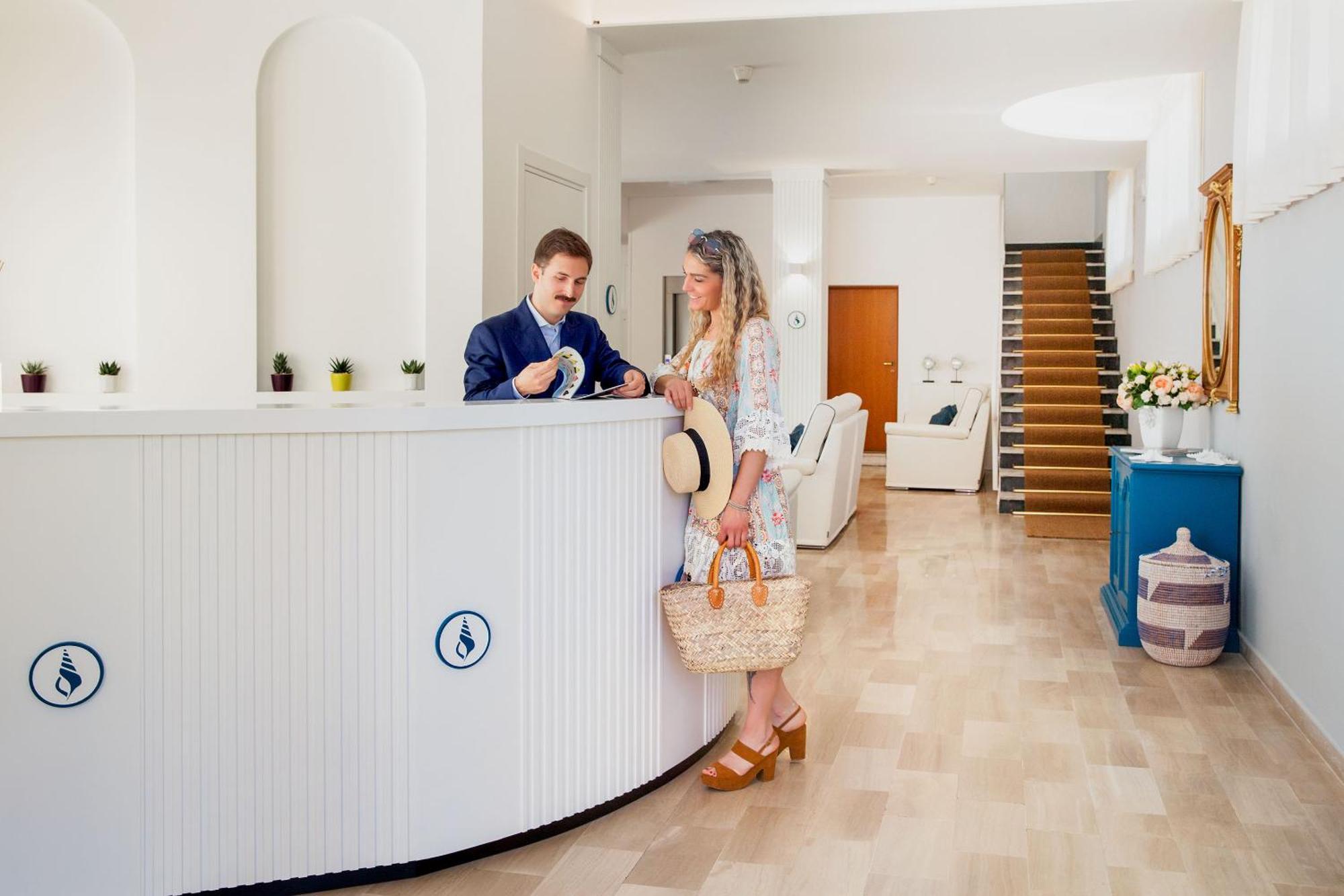 Hotel Tritone Laigueglia Eksteriør billede