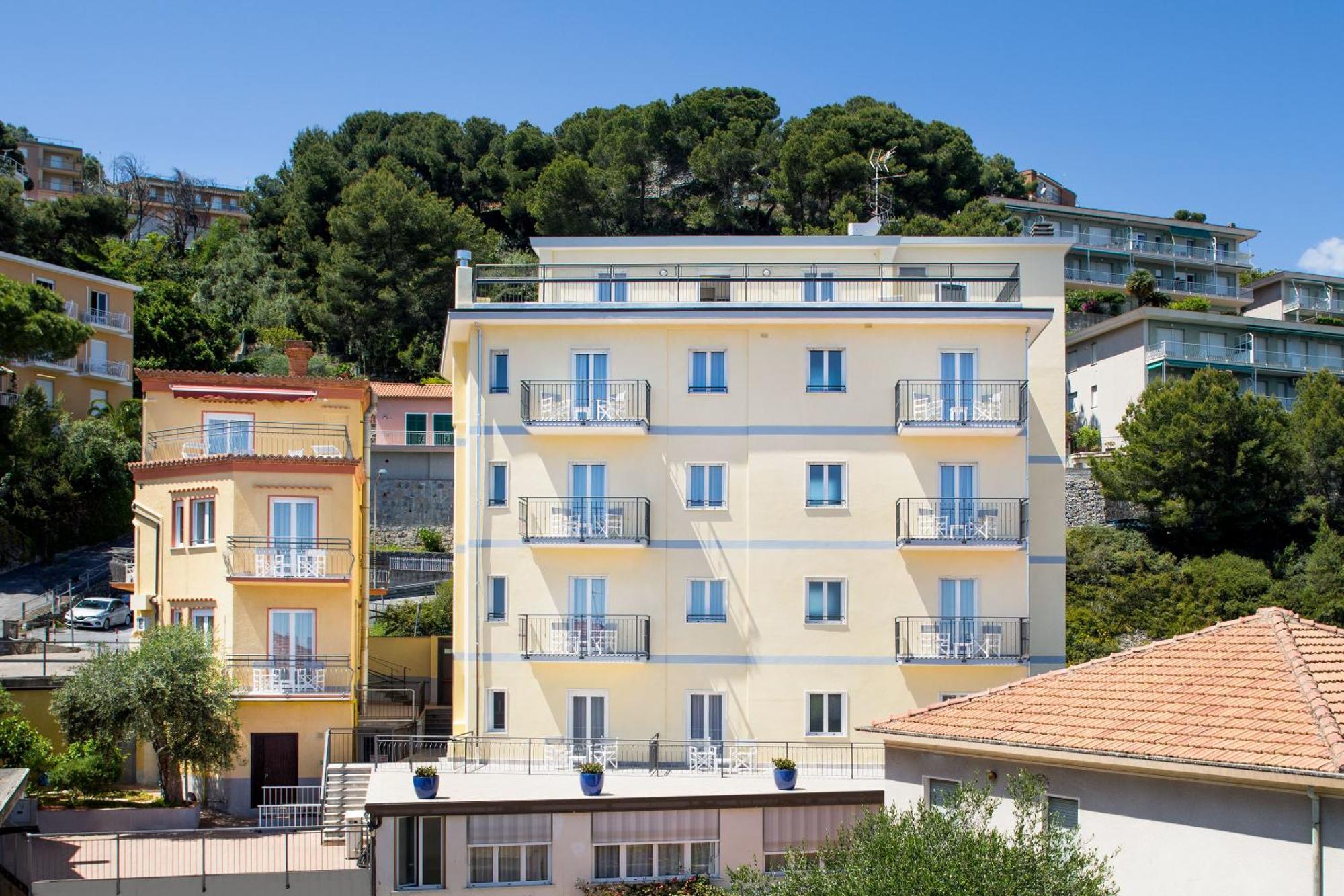 Hotel Tritone Laigueglia Eksteriør billede